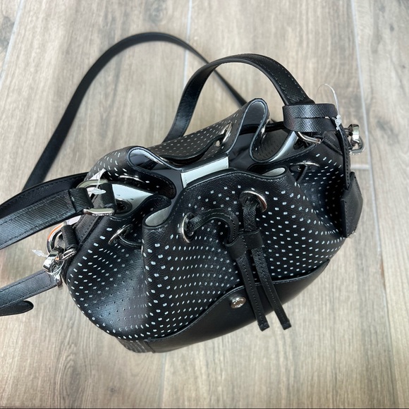 Michael Kors Greenwich Medium Bucket - Picture 8 of 9